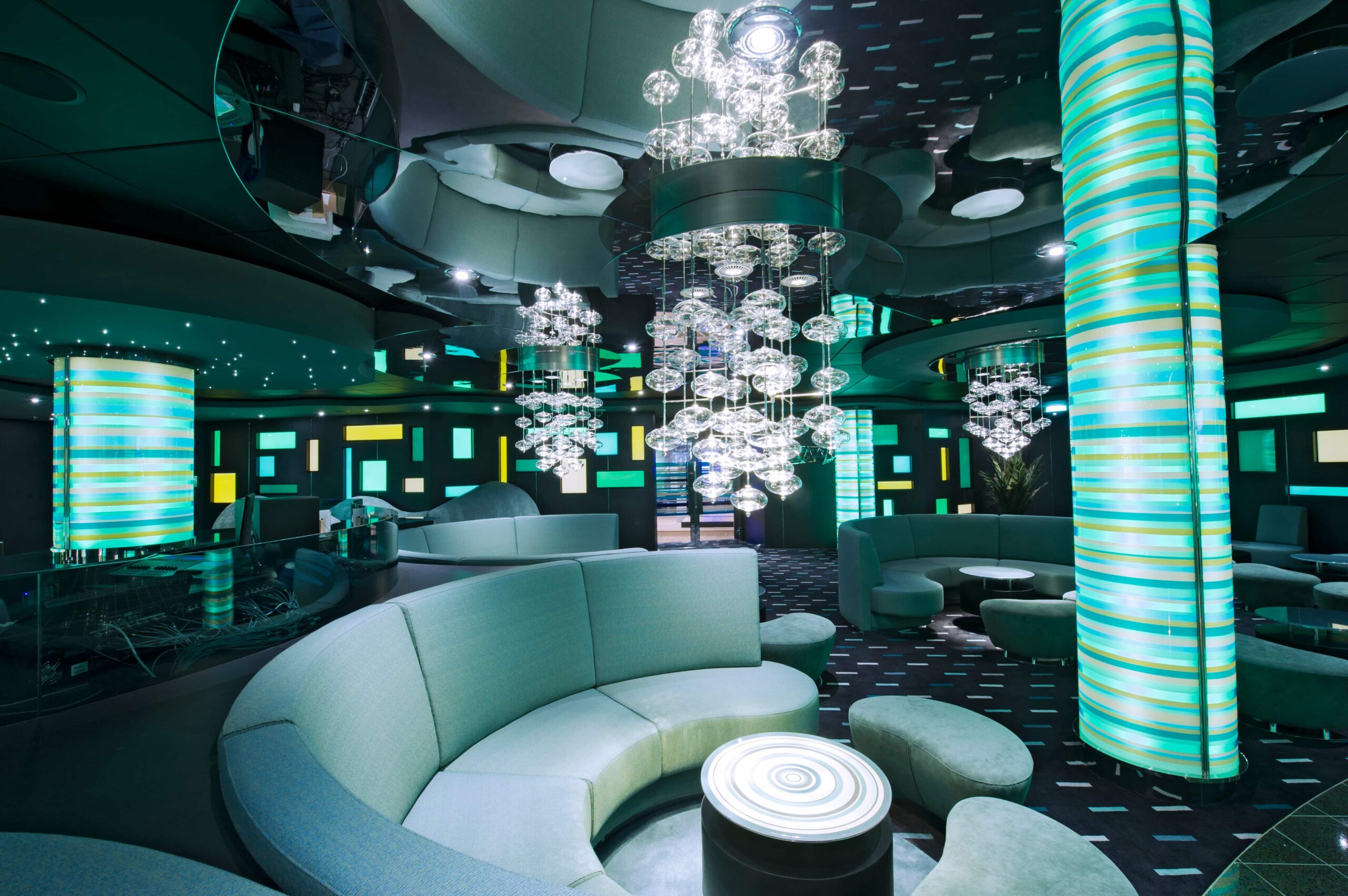 LOUNGE LOUNGE