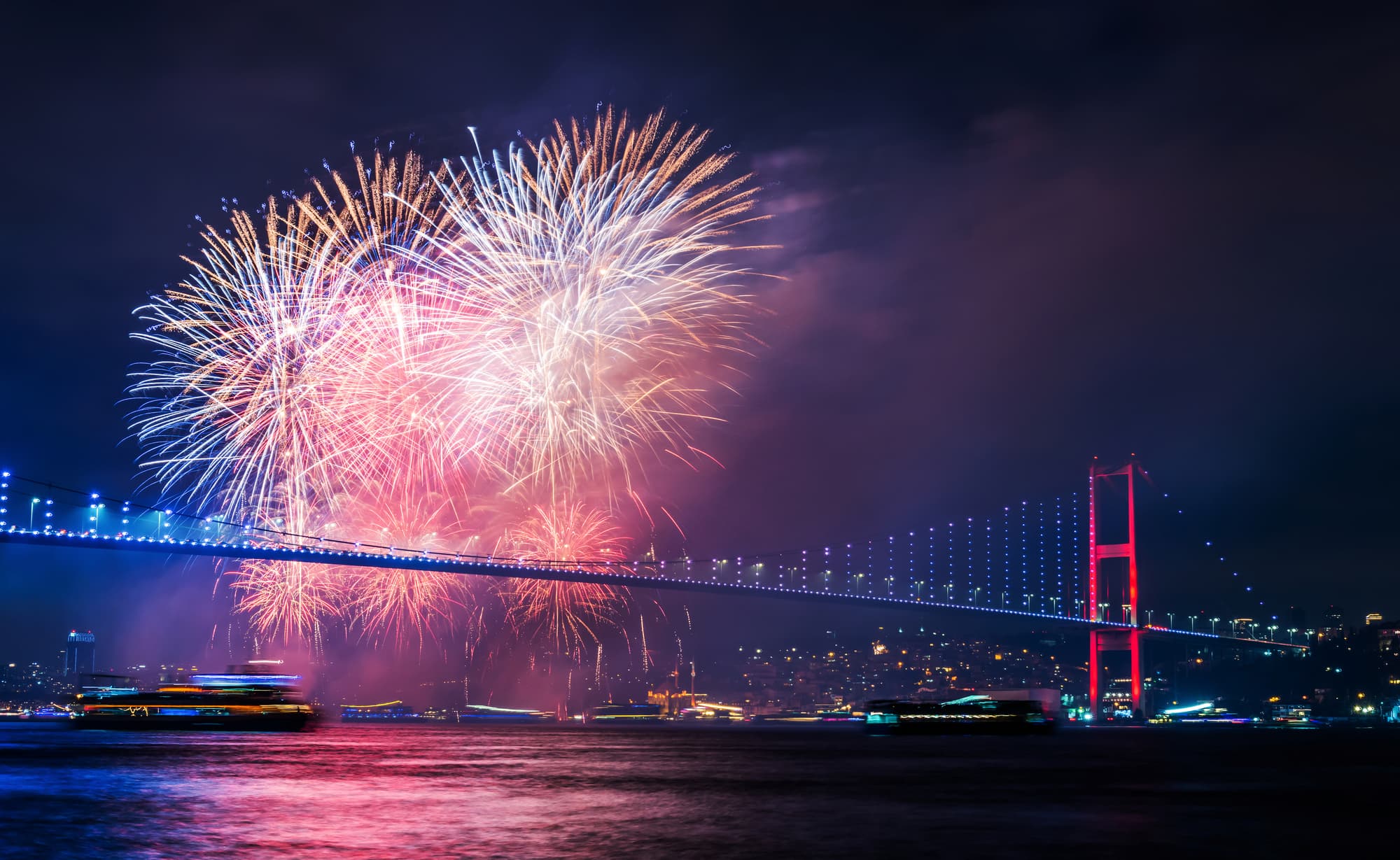 istanbul fireworks (1) istanbul fireworks (1)