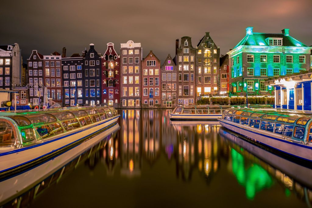 Romantic-canal-cruise-Amsterdam-1024×683 Romantic-canal-cruise-Amsterdam-1024×683